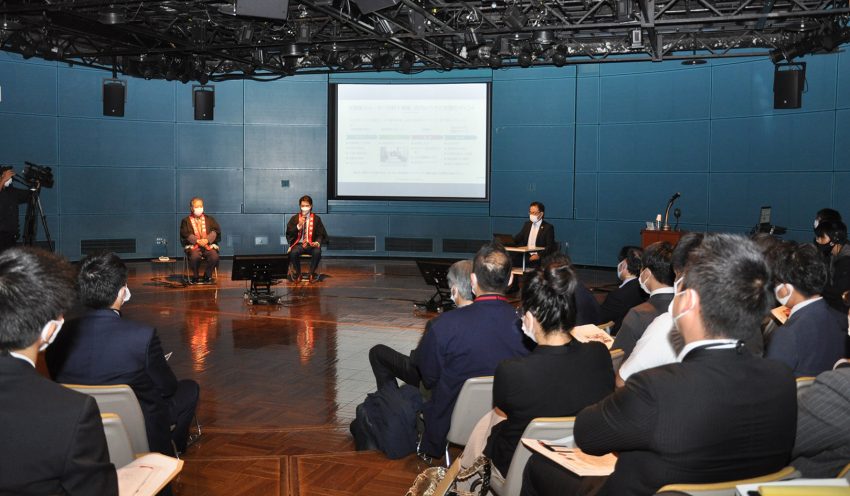 後藤亮馬・後藤製菓社長は、親子承継の経緯について説明した（10月27日、アクロス福岡）