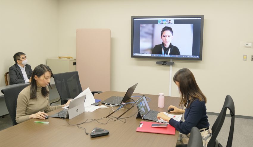 ピッチイベントで話すスタートアップ企業の担当者（10月20日）