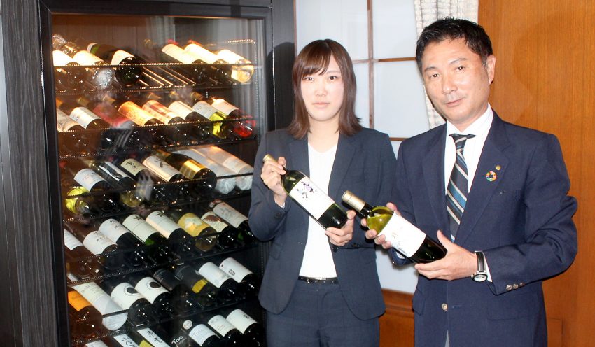 進藤会長と関頭取のオリジナルワインもある(11月24日) 進藤会長と関頭取のオリジナルワインもある(11月24日)