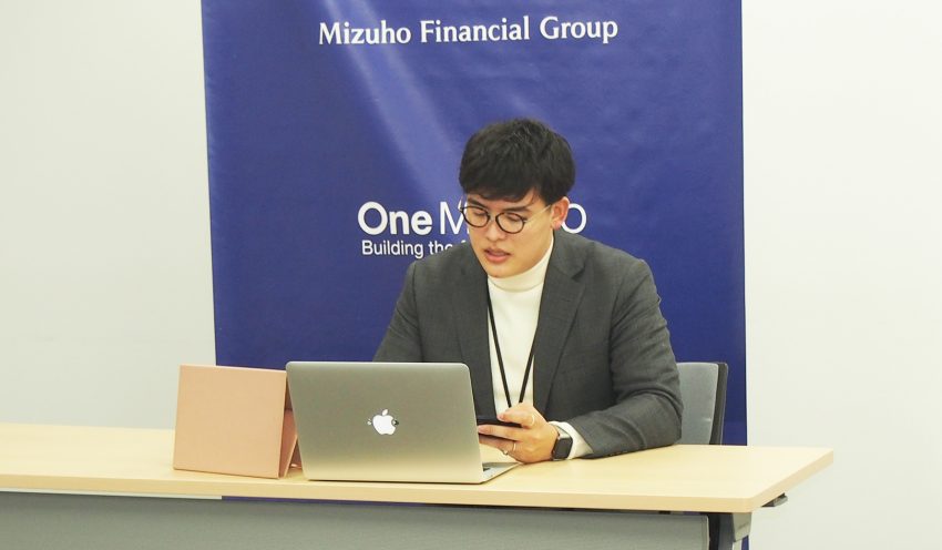 プレゼンするトライエッティングの長江社長(11月30日、みずほ銀名古屋支店) プレゼンするトライエッティングの長江社長(11月30日、みずほ銀名古屋支店)