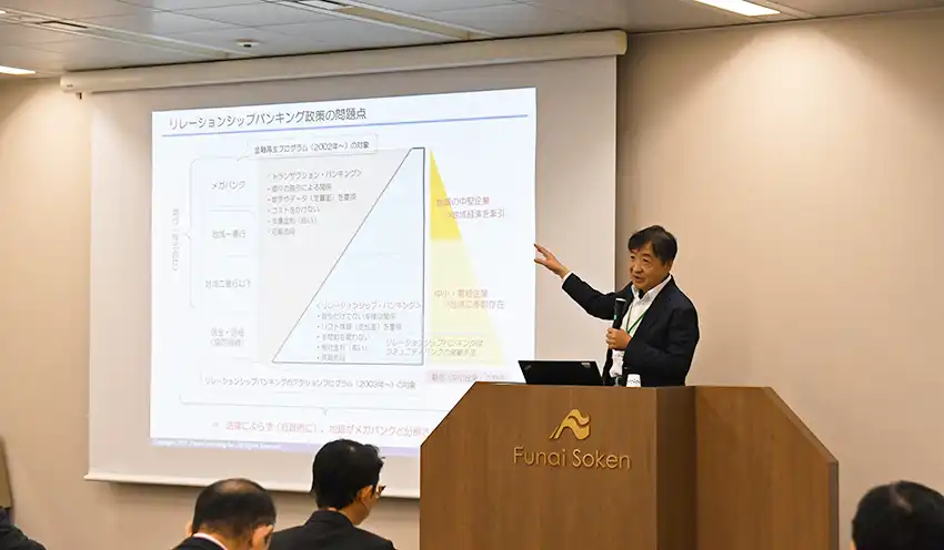 特別講座を行う日下氏（12月1日、東京都）