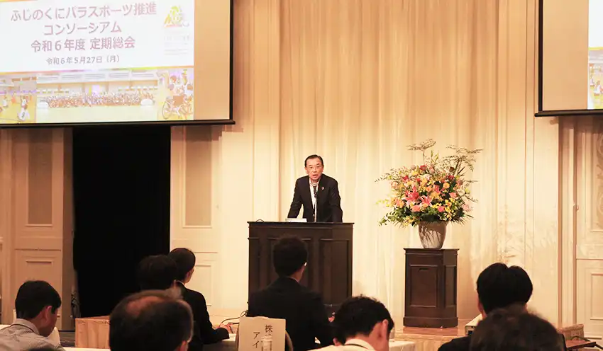 挨拶する中西会長（5月27日、ホテルグランヒルズ静岡・センチュリールーム）