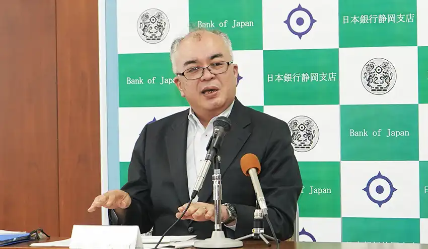 県内経済の動向について話す蒲地支店長（6月17日、日銀静岡支店）