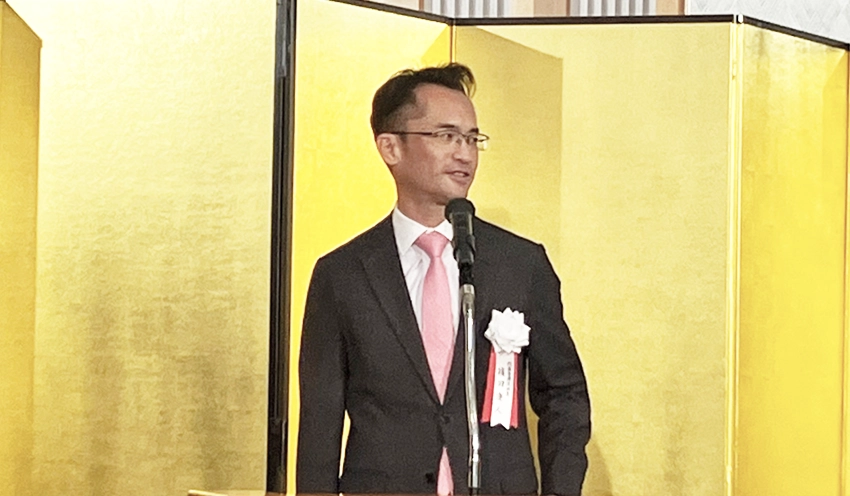 あいさつする篠田社長（10月18日、名古屋マリオットアソシアホテル）