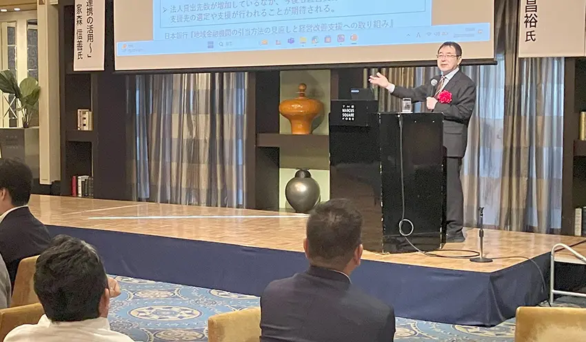 講演する家森氏（10月9日、ホテルクラウンパレス神戸）