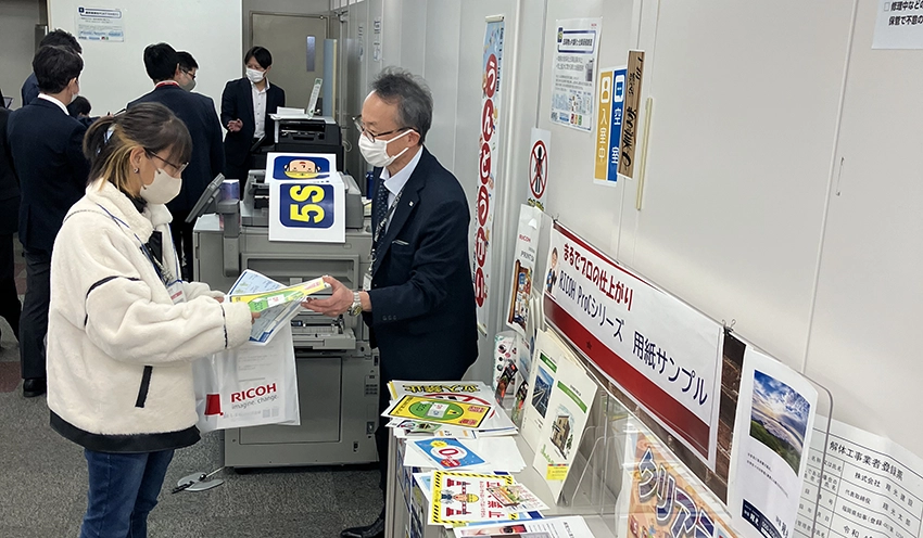 会場内にはさまざまなサンプルが展示された（1月22日、福山市）