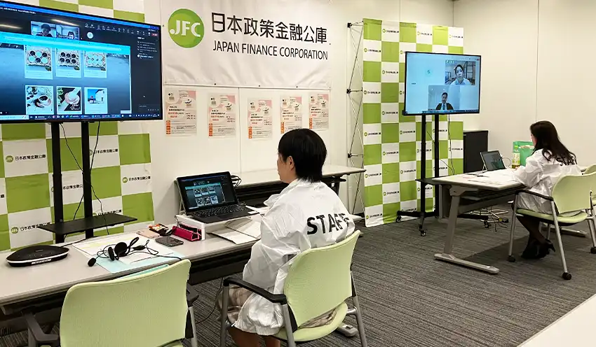 商談では金融機関担当者と日本公庫職員が同席した（3月26日、日本公庫本店）