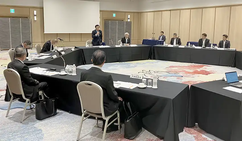 会議では活発な議論が繰り広げられた（7月16日、金沢市内）