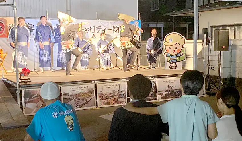 会場ではチャリティーコンサートも開かれた（7月19日、富山信金大泉支店、同信金提供）