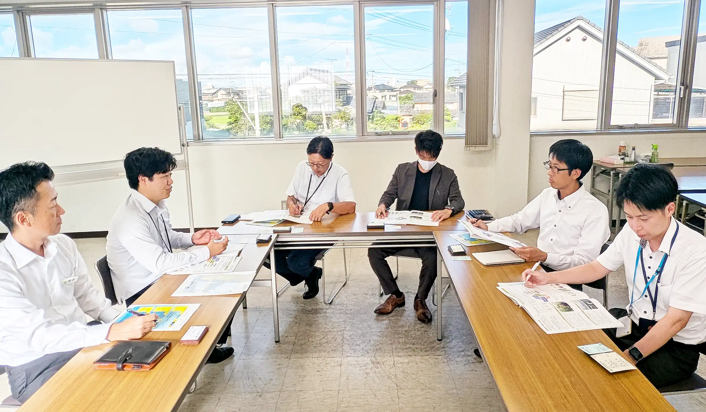浜松いわた信金西町支店での職員向けの勉強会（7月10日、西町支店会議室）