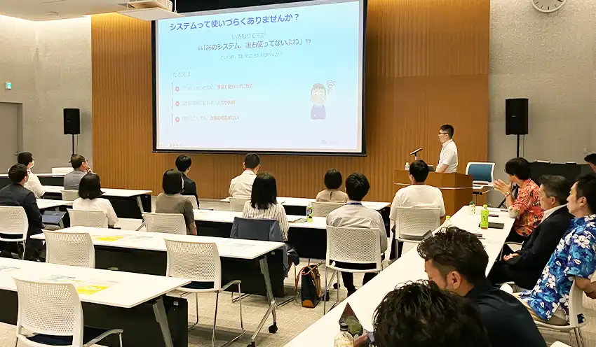 福井銀グループでDX導入を伴走支援することを説明(7月30日、福井銀本店)