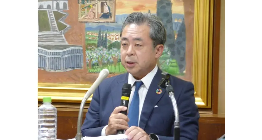情報漏えいについて説明する高田会長