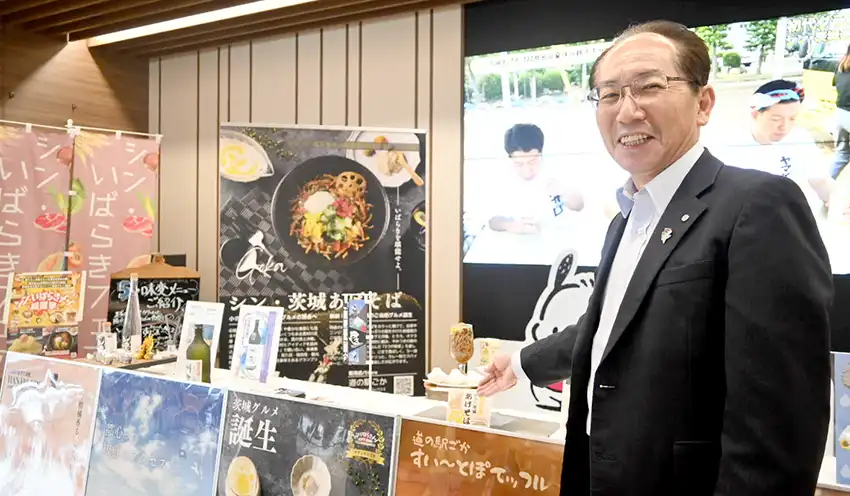五霞町をPRする知久町長（7月29日、武蔵野銀本店）