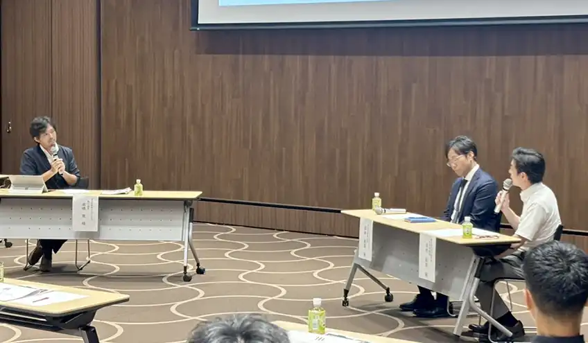 人材の定着について話す(左から)高橋氏、岡田氏、田村氏(7月29日、本店)