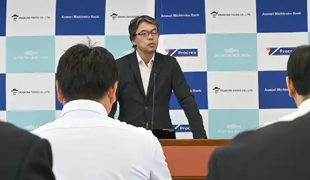 塾生企業の共通の課題について話す岡村塾長(7月28日、青森みちのく銀青森中央ビル)