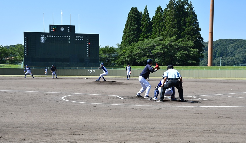 1日目は施設内の2球場で6試合が行われ、各チームが熱戦が繰り広げた（7月26日、福島県白河市）