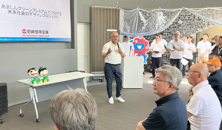 あいさつする作田理事長（7月16日、フューチャーライフヴィレッジ）