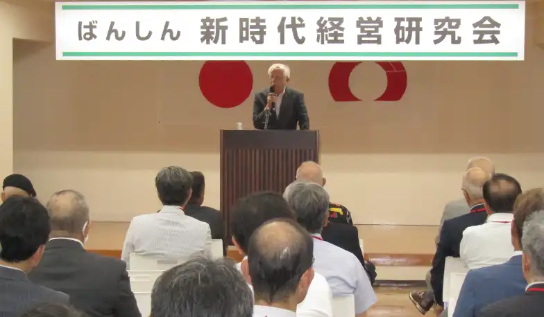 講演する田﨑氏（7月17日、播州信金本店）