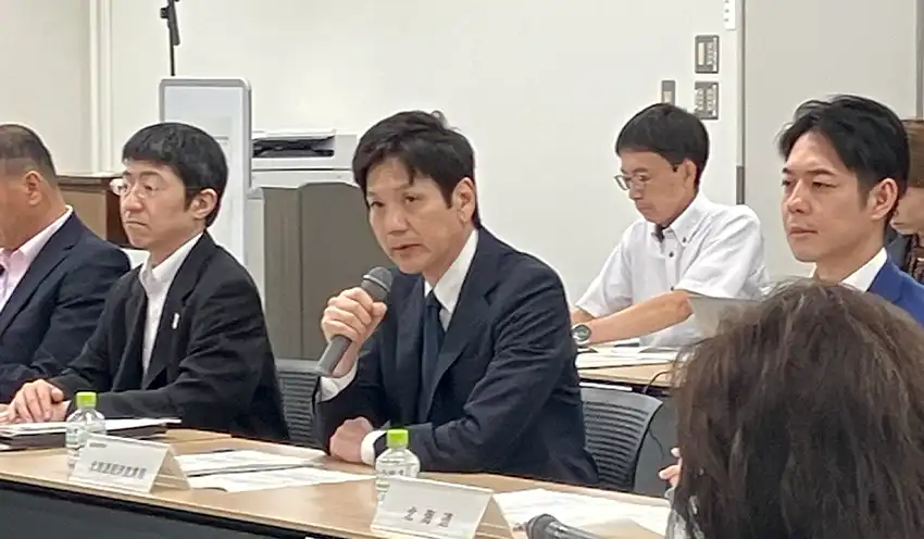あいさつする浦田局長(7月28日、北海道経済産業局)