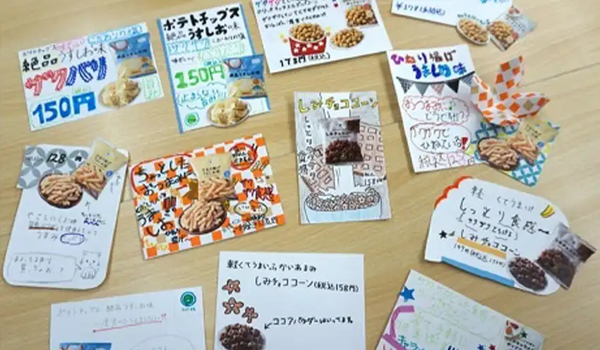 完成したPOPは実際のコンビニ店舗で掲示される。(SMFL提供)