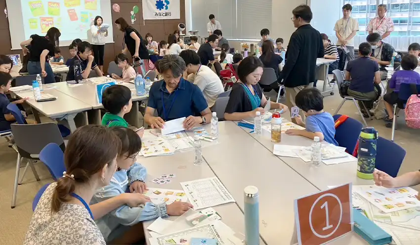 クイズやゲームで楽しく学んだ(7月26日、甲南大ネットワークキャンパス東京 みなと銀提供)
