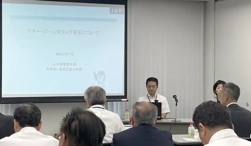県警担当者の講話を聴講する農協の役員ら（7月16日、山形支店、農林中金提供）