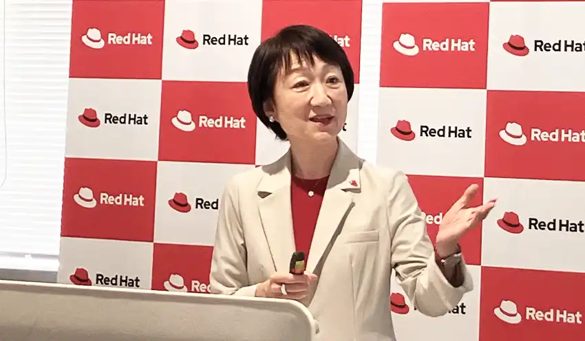 仮想化基盤の引き合いについて語る三浦社長(7月1日、同社オフィス)