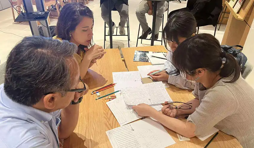 意見交換する参加者（7月10日、グラスロック、ちいきん会提供）