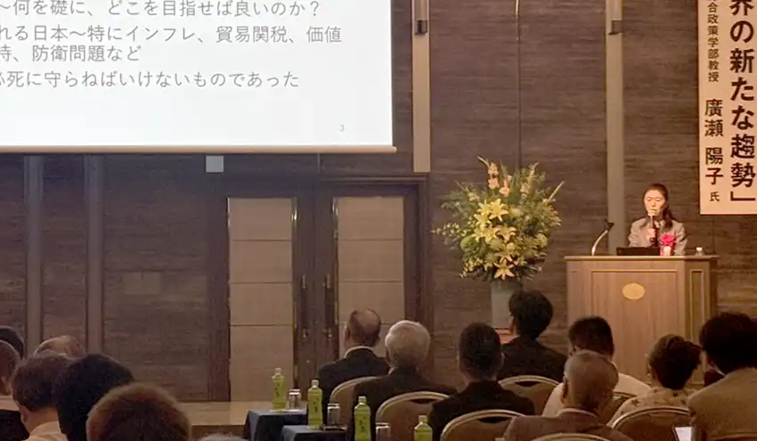 講演する廣瀬氏(8月7日、ホテル日航金沢)