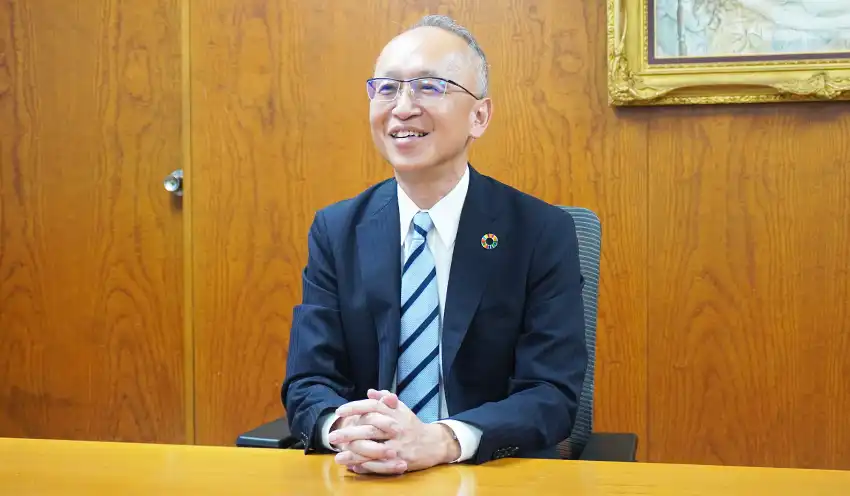 自動車産業支援について話す藤原頭取（7月1日、本部）