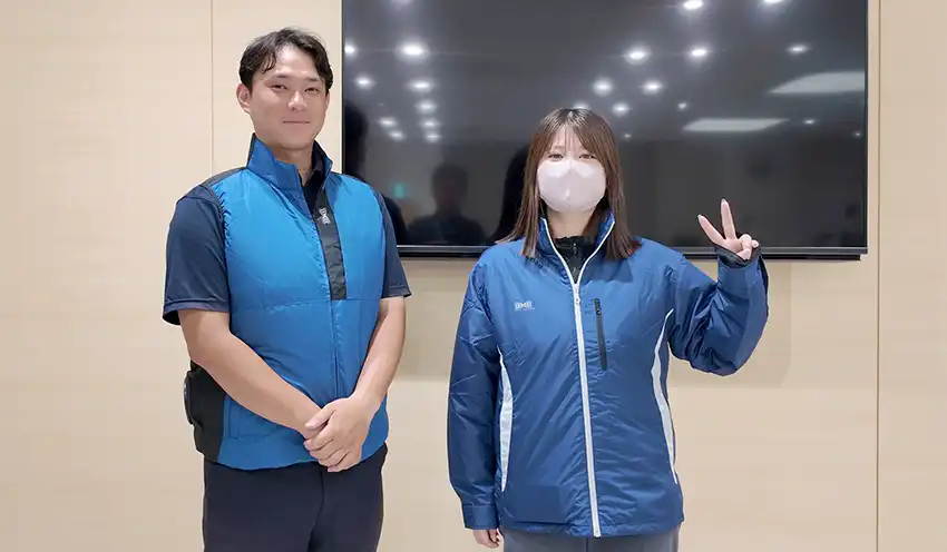 ベスト型、ブルゾン型の空調服を着用する本店職員（高鍋信金提供）