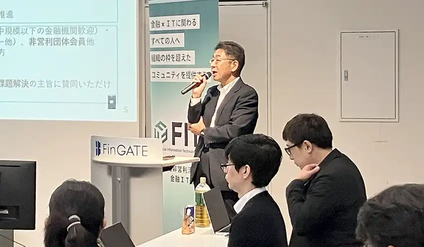 社員座談会でフリートークする名古屋銀の行員(8月5日、ウインクあいち)