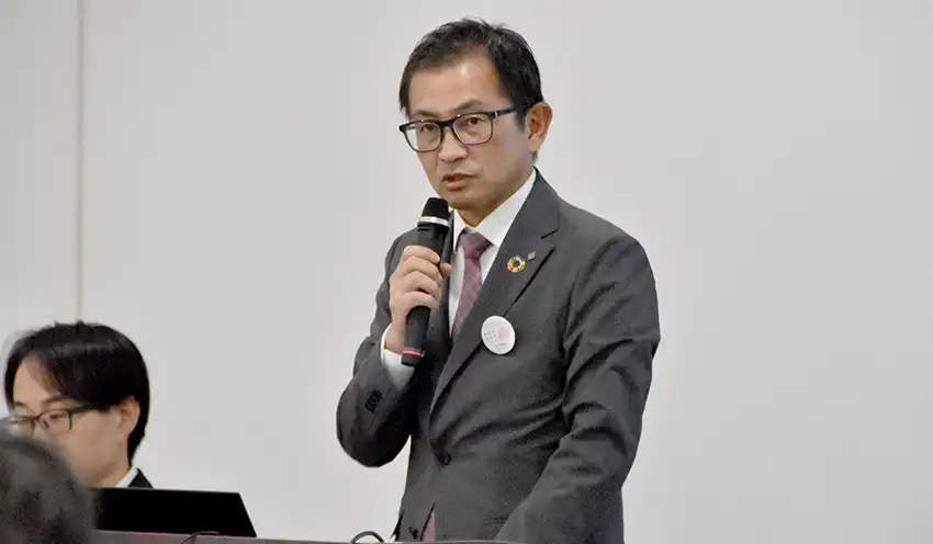 あいさつする山縣取締役常務執行役員（8月27日、ちゅうぎん駅前ビル）