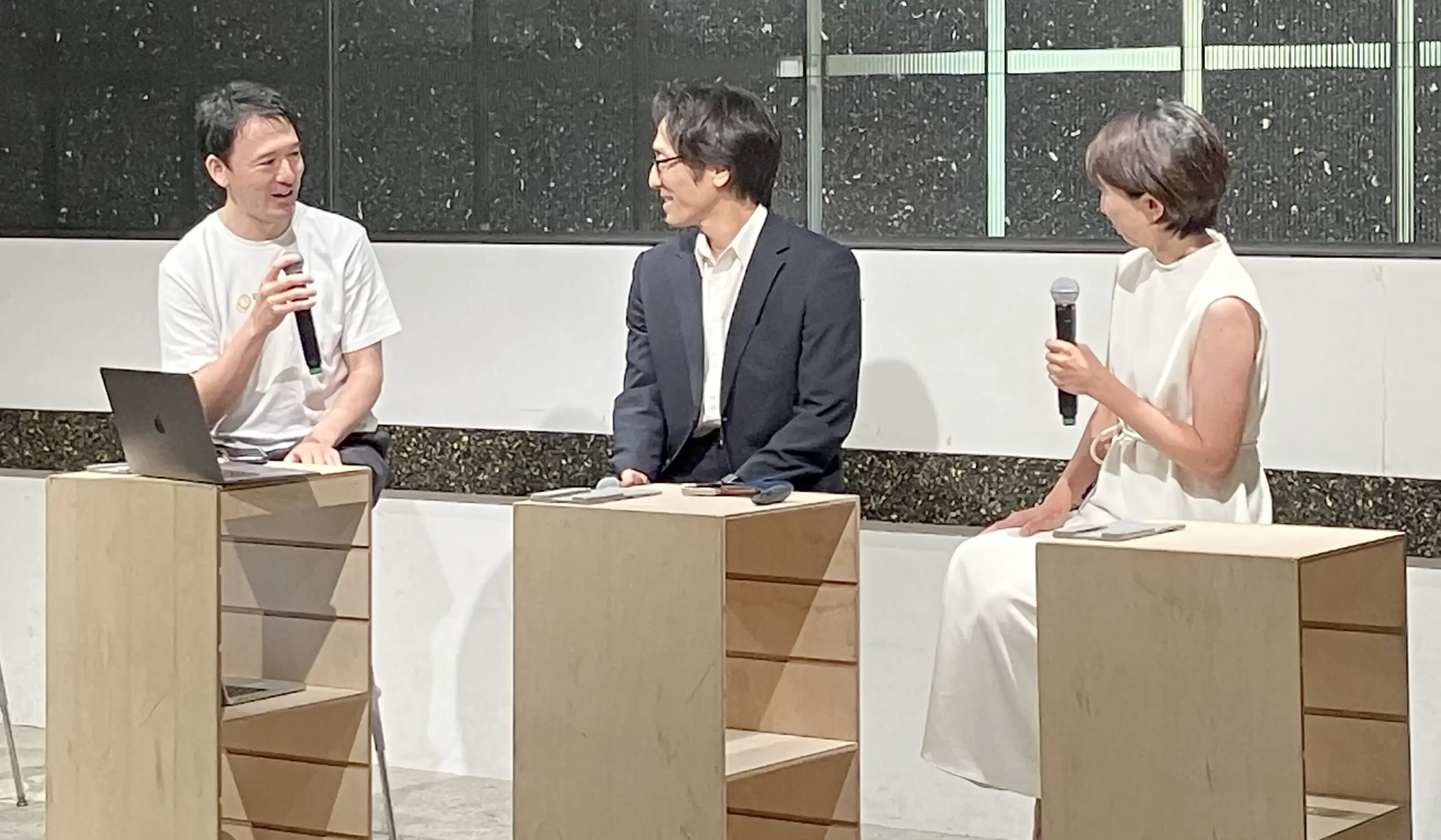 トークセッションに参加した（左から）半澤代表、壷井社長、幸脇社長（8月27日、東京都内）