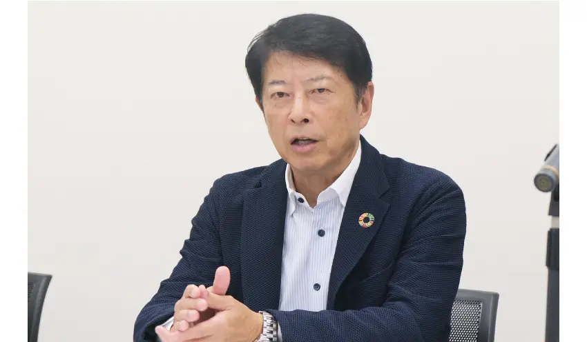 投信概況を説明する投信協・松下会長（8月14日、東証）