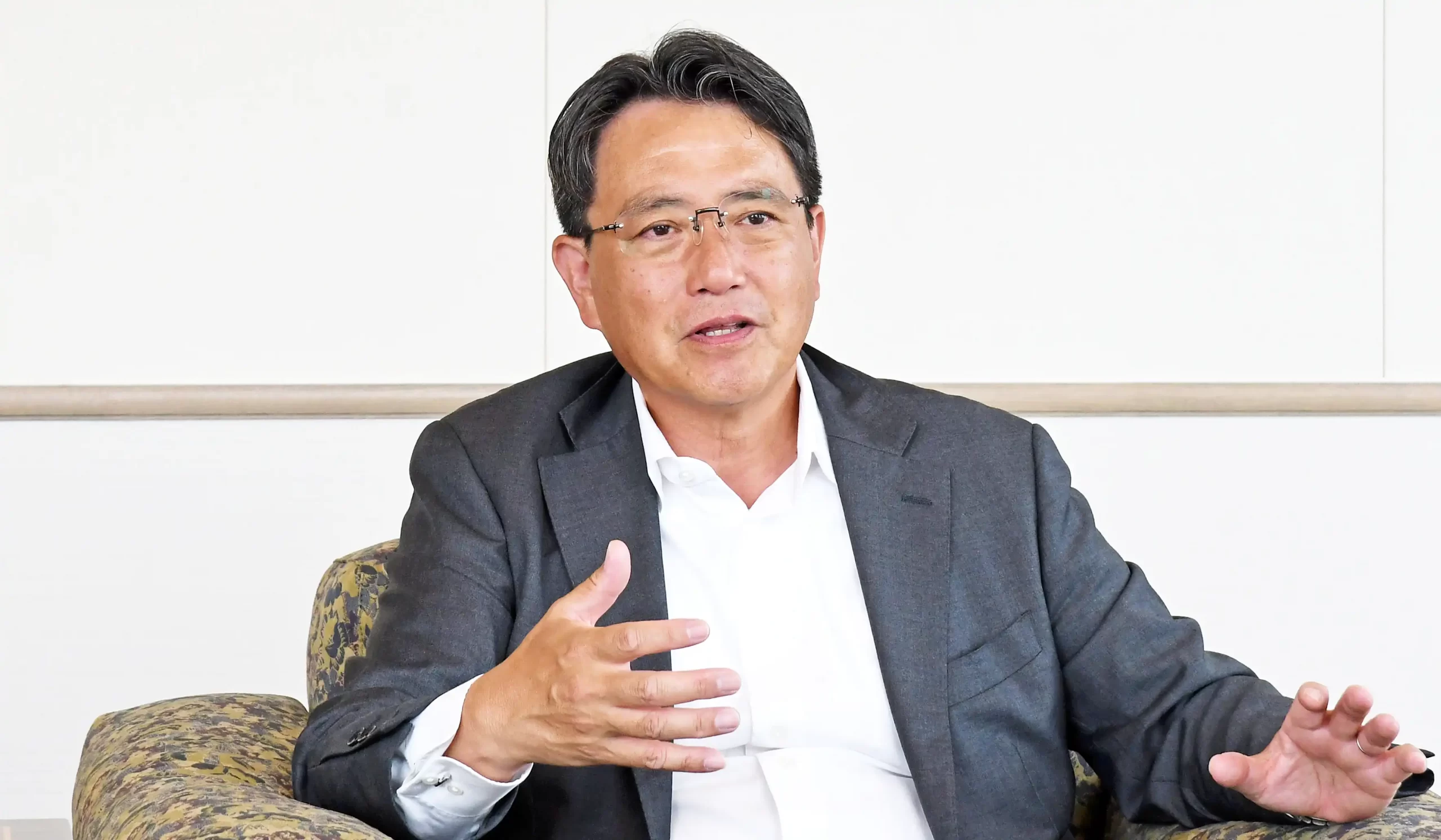 インタビューに答える片岡社長（8月13日）
