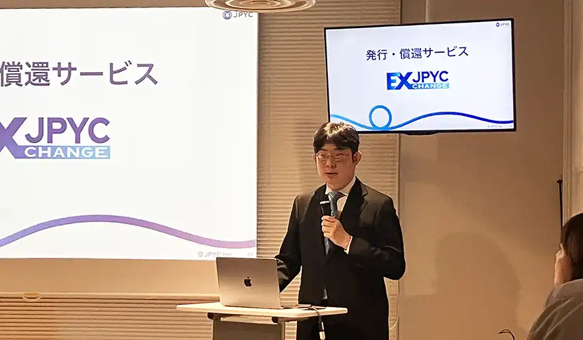 東京・大手町で会見を開き、岡部代表取締役がステーブルコイン発行に向けた意気込みを語った（8月19日、FINOLAB）