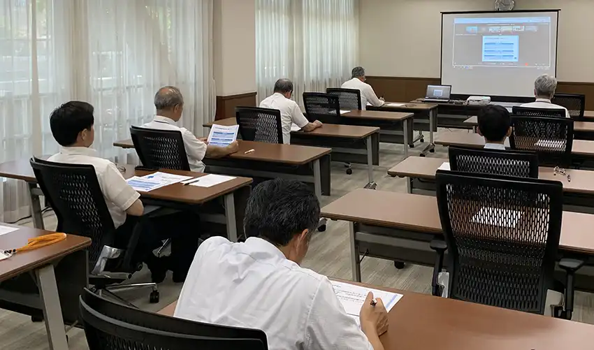 マネロン対策への理解を深める役職員(8月1日、JAバンク福岡提供)