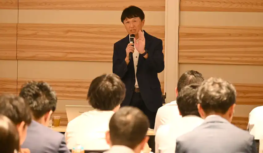 講演する水野教授（8月8日、奈良市内）
