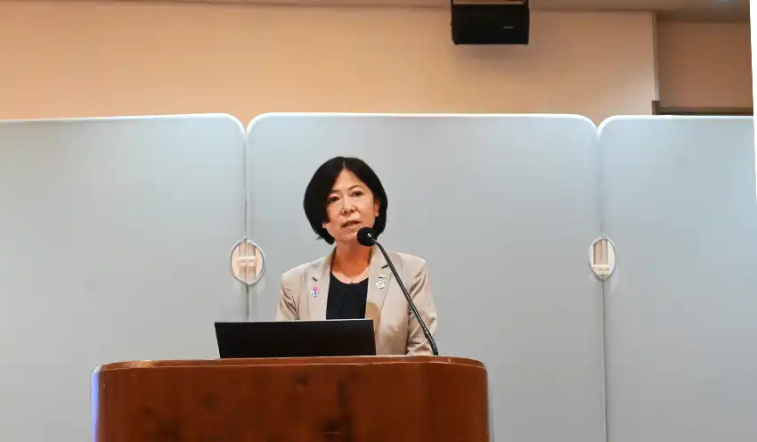あいさつする大阪信保協の川口常務（8月1日、大阪市内）
