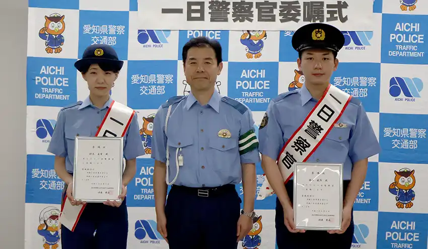 委嘱式に参加した（左から）鈴木さん、安藤交通事故対策官、奥田さん（9月3日、愛知県警察本部）