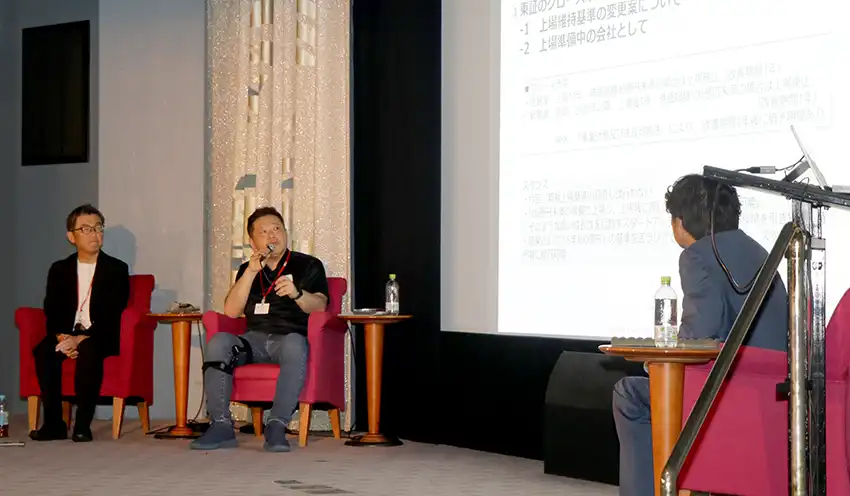 パネル討議をする（左から）浜野氏、潮田氏、宮井氏（9月5日、飛鳥Ⅱの船内）