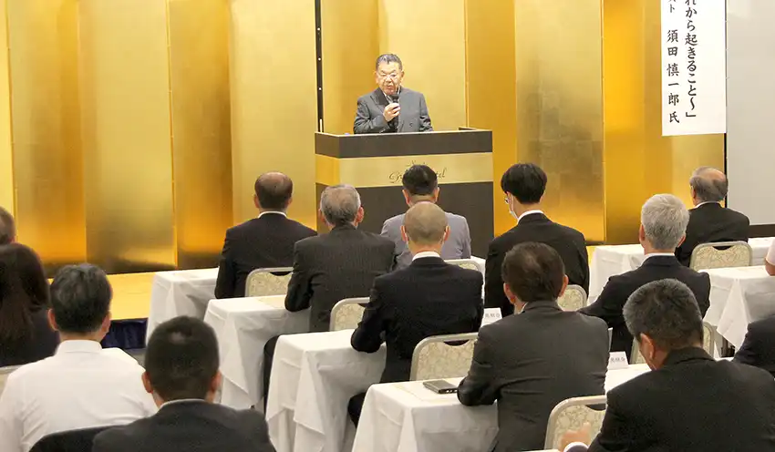 講演する須田氏（9月11日、新潟グランドホテル）