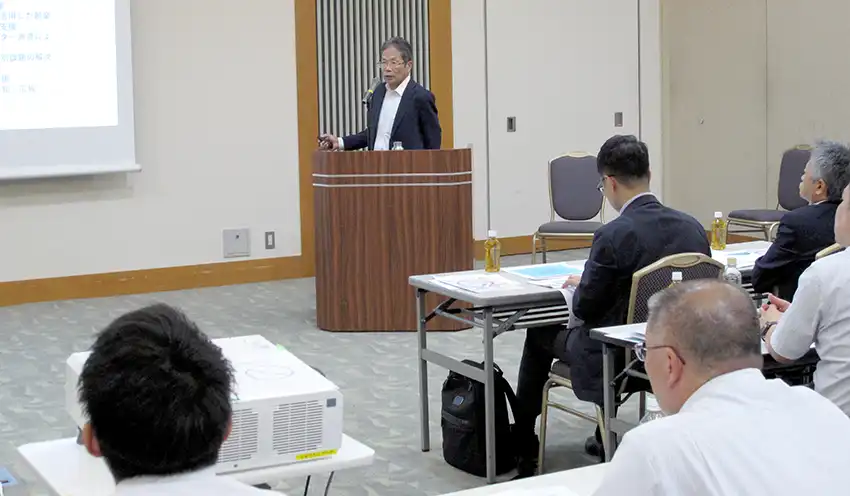 プレゼンする岐阜県事業承継・引継ぎ支援センター（9月22日、じゅうろくプラザ）
