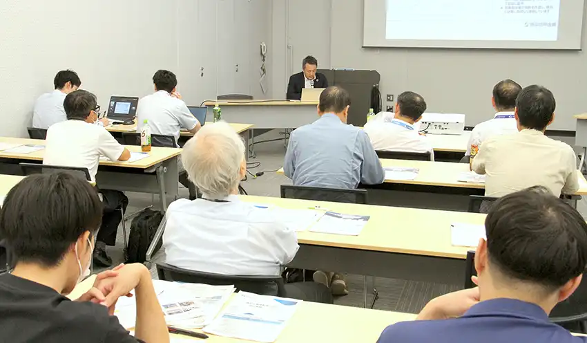 説得力ある価格転嫁交渉について解説する松井氏（9月24日、Gメッセ群馬）