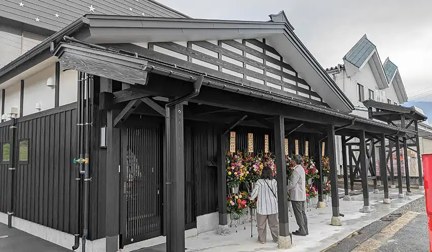 落成した「ゆきしん亭」（9月25日、新潟県南魚沼市）