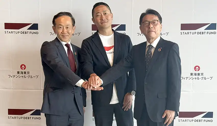 資本業務提携を発表した（左から）東海東京インベストメント・落合社長、SDFキャピタル・福田代表取締役、東海東京FH・林副社長（9月30日、都内）