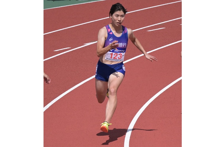 日本陸上競技選手権大会前の公開練習に参加する松本選手（東邦銀提供）
