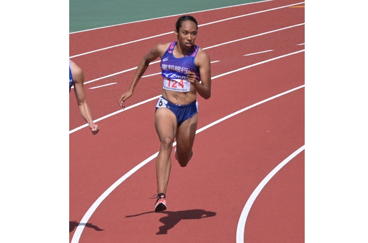 日本陸上競技選手権大会前の公開練習に参加する井戸選手（東邦銀提供）
