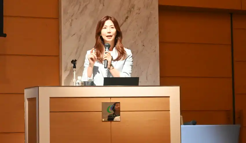 講演する文氏（9月1日、大阪市内）
